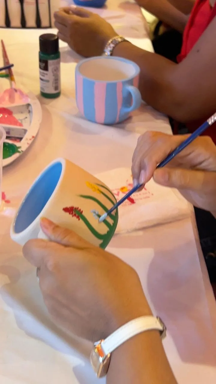Pintura de mugs en plan privado VitalClub